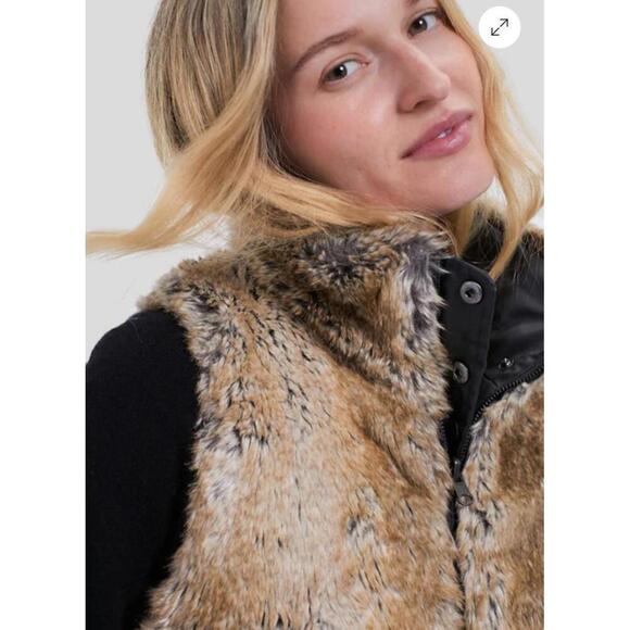 Tuckernuck Emilia Wax Fur Reversible Vest $298 NWT Medium M Sold Out - Picture 2 of 7